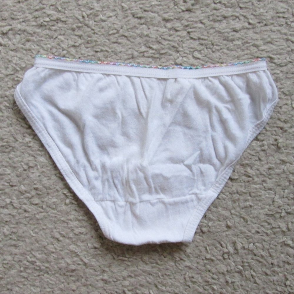 HANES WHITE GIRLS UNDERWEAR WITH RAINBOW HEART ELASTIC BAND SZ 6